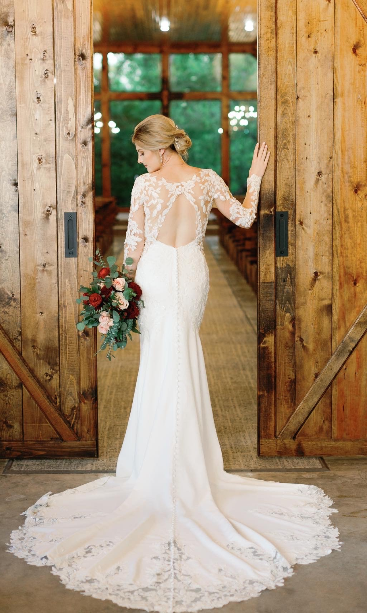 beautiful bride holding flowers and posing for a photoshoot