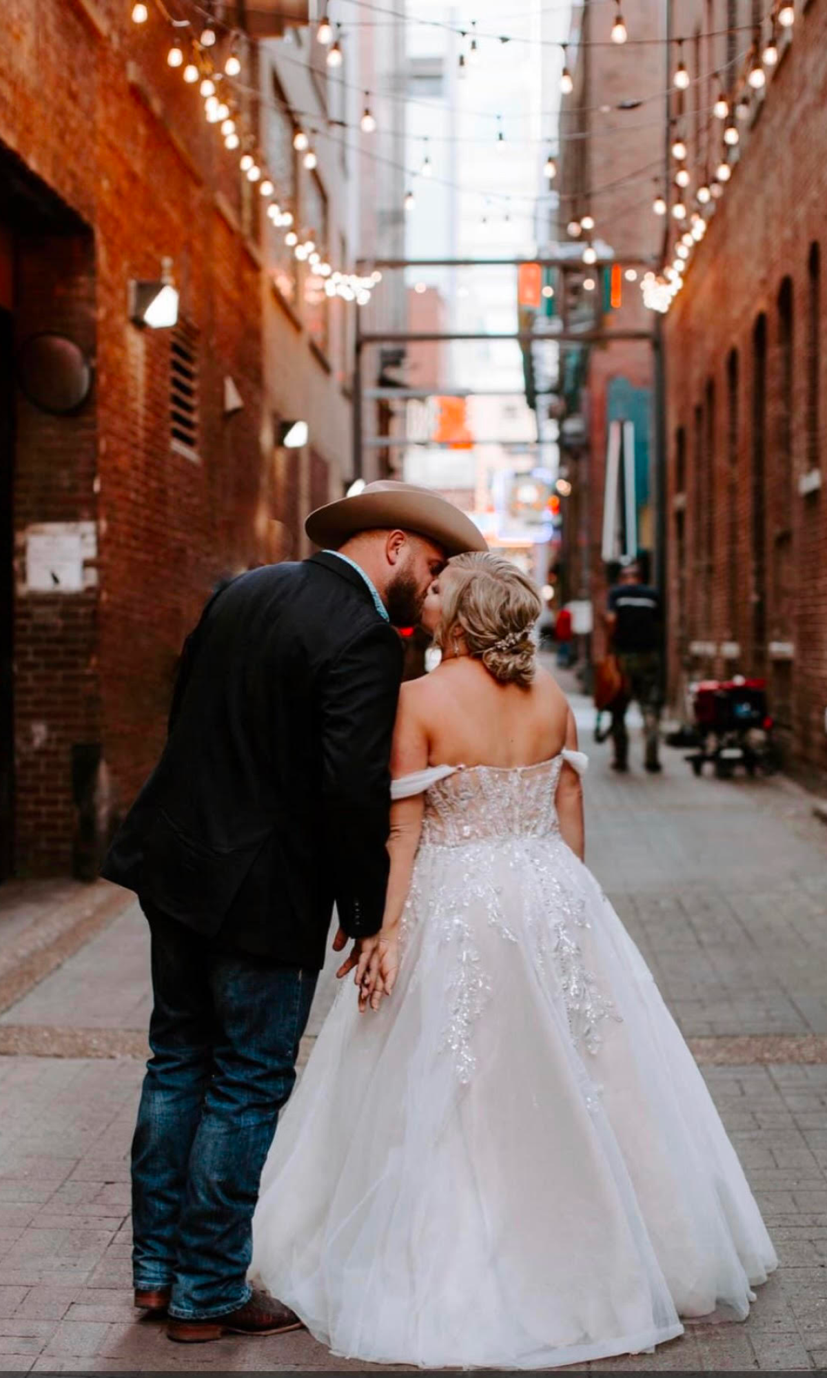 street photoshoot of a couple